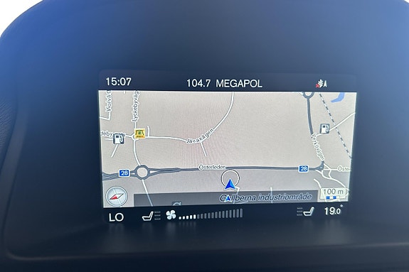 Volvo XC70 13 of 16