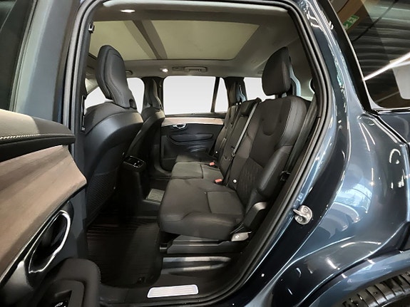 Volvo XC90 10 of 18