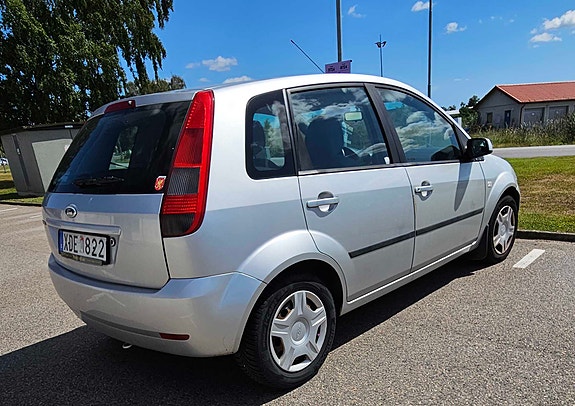 Ford Fiesta 2 of 4