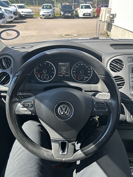Volkswagen Tiguan 8 of 15