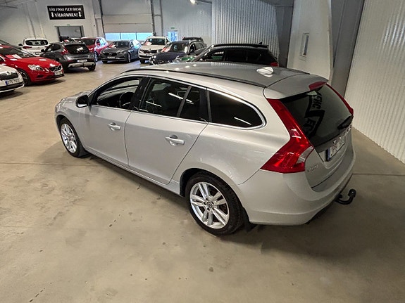 Volvo V60 4 of 5