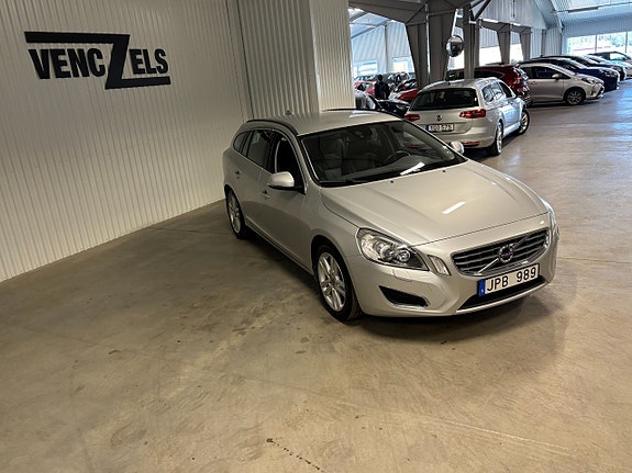 Volvo V60 2 of 5