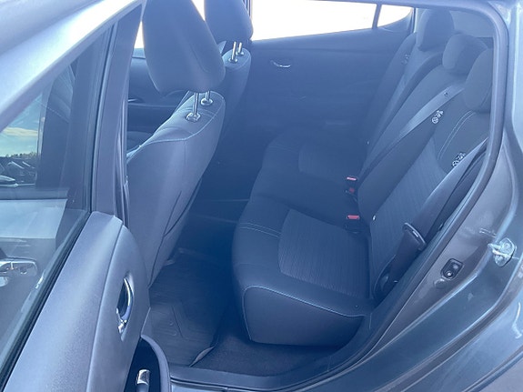 Nissan Leaf 4 of 5