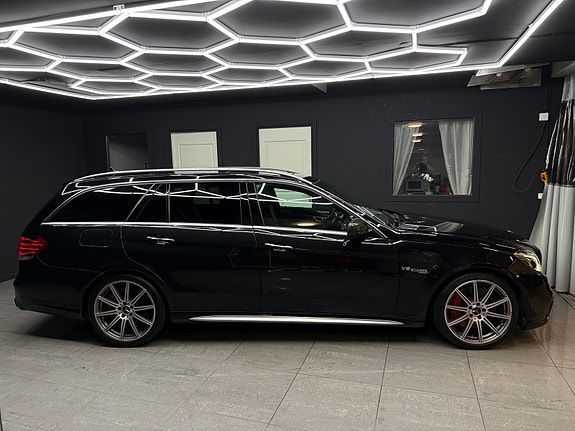 Mercedes-Benz E63 3 of 23