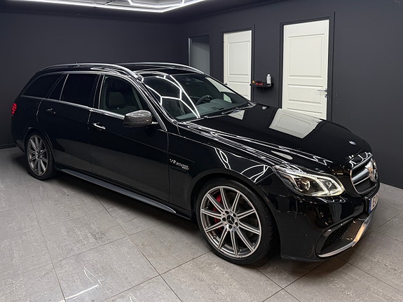 Mercedes-Benz E63 2 of 23