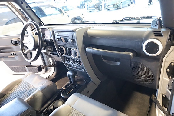 Jeep Wrangler 14 of 15
