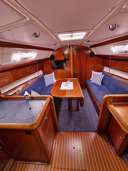 Bavaria 32  längd 10,30 bredd 3,35 djupgående 1,85 Blyköl vikt c:a 4500 årm.2003 4 of 5