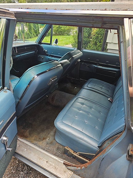 Chrysler Town & Country 6 of 8