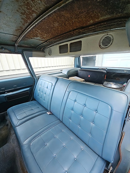 Chrysler Town & Country 8 of 8