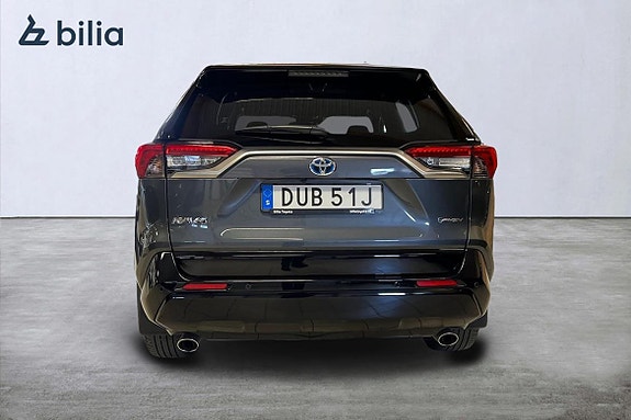 Toyota RAV4 Plug-in Hybrid 5 of 5