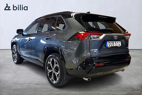 Toyota RAV4 Plug-in Hybrid 2 of 5