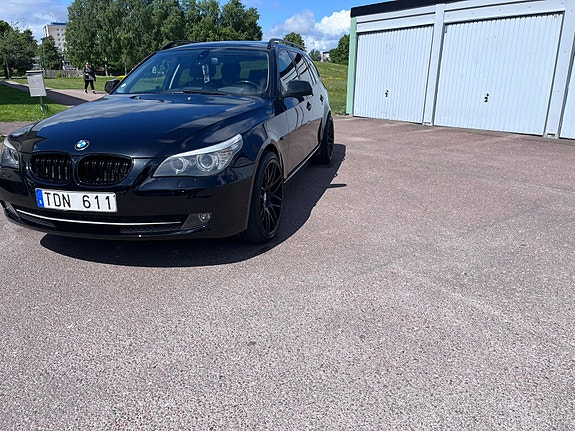 BMW 530d 3 of 5