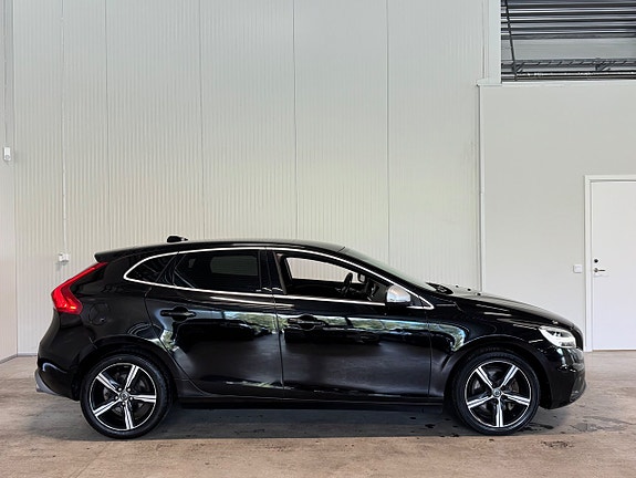 Volvo V40 2 of 5
