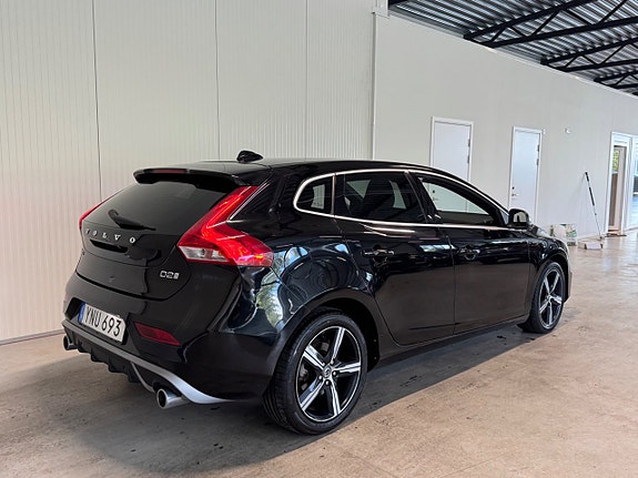 Volvo V40 3 of 5