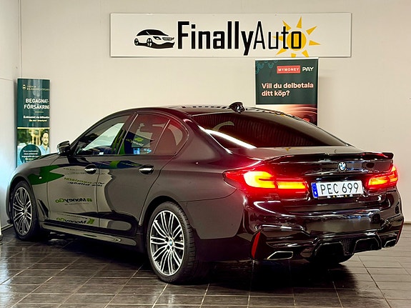 BMW 530i 3 of 5