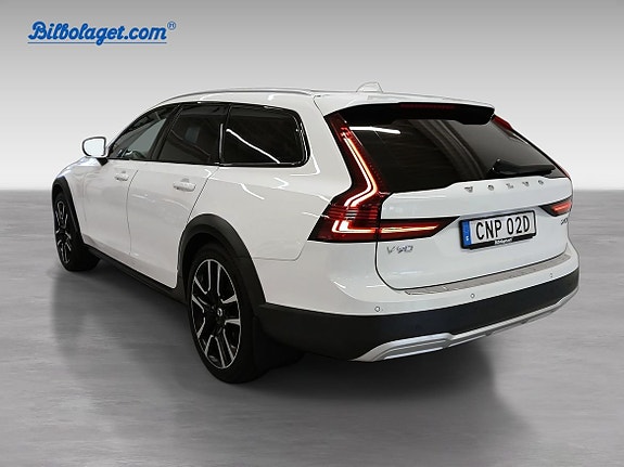 Volvo V90 Cross Country 3 of 5
