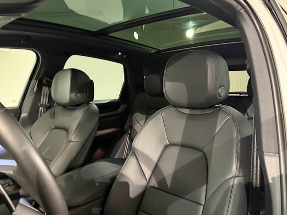 Porsche Cayenne 10 of 14