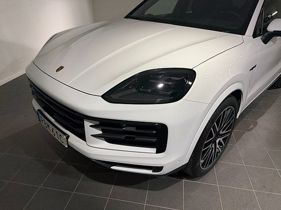 Porsche Cayenne 6 of 14