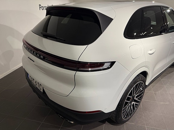 Porsche Cayenne 5 of 5