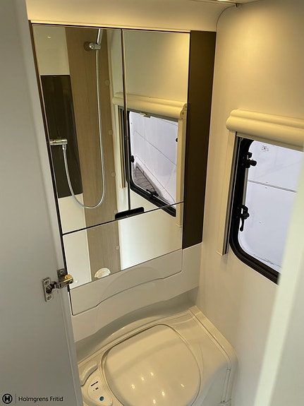 Adria Action Sport 391 LH 9 of 10