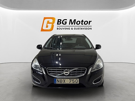 Volvo V60 2 of 5