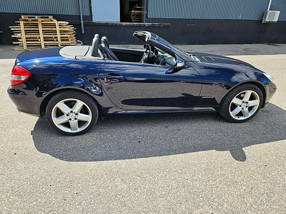 Mercedes-Benz SLK200 4 of 5