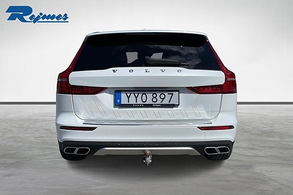 Volvo V60 Cross Country 4 of 5