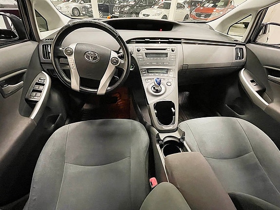 Toyota Prius 5 of 5