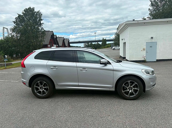 Volvo XC60 3 of 5