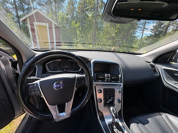 Volvo XC60 7 of 12