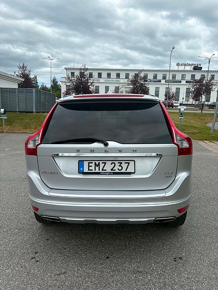 Volvo XC60 6 of 12