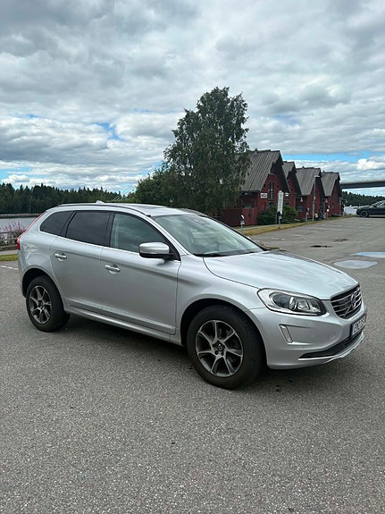 Volvo XC60 2 of 5