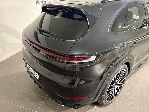 Porsche Cayenne 5 of 5