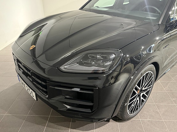 Porsche Cayenne 6 of 12