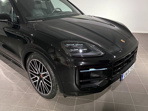Porsche Cayenne 3 of 5