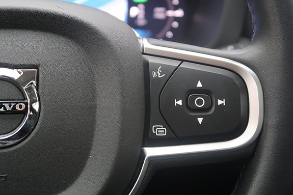 Volvo XC60 12 of 22