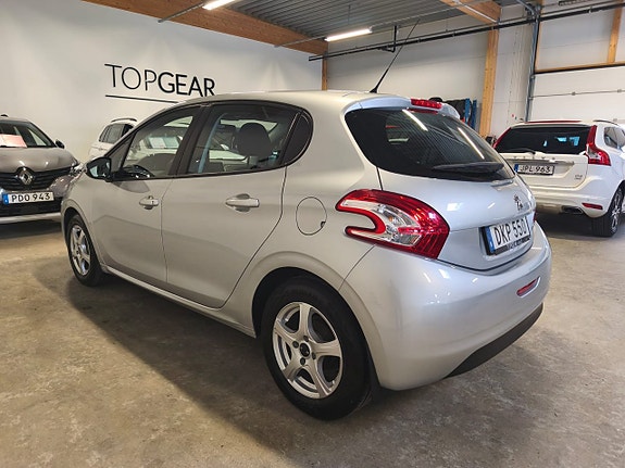 Peugeot 208 4 of 5