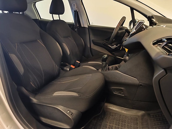 Peugeot 208 15 of 22