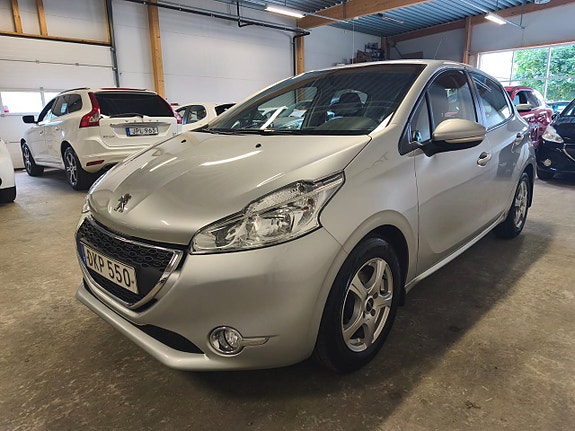 Peugeot 208 3 of 5