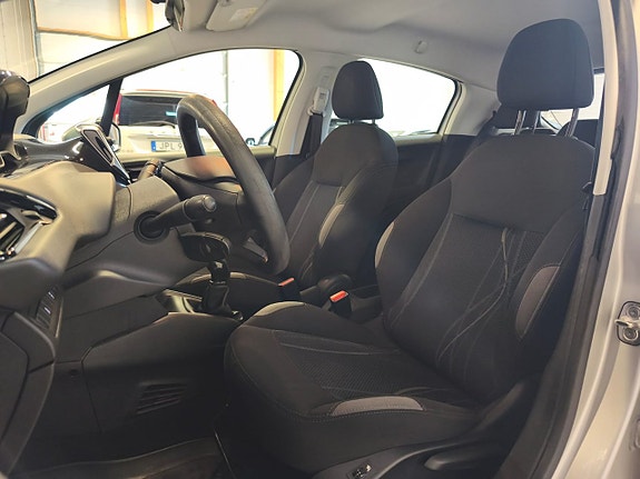 Peugeot 208 9 of 22
