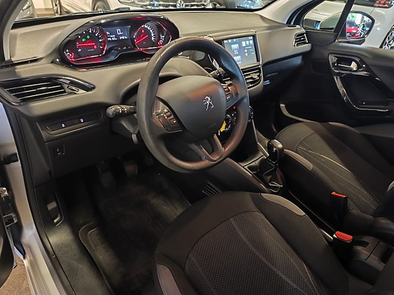 Peugeot 208 7 of 22