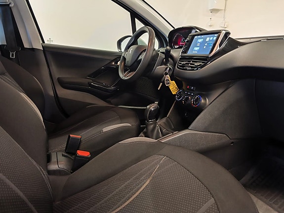 Peugeot 208 16 of 22