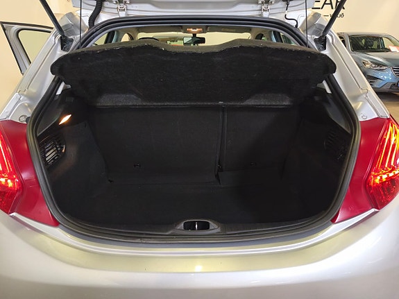 Peugeot 208 18 of 22