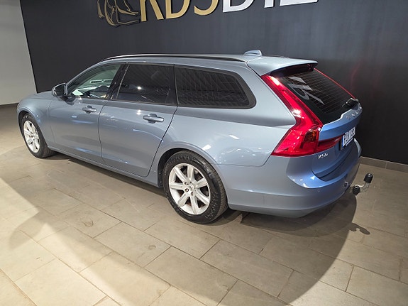 Volvo V90 3 of 5