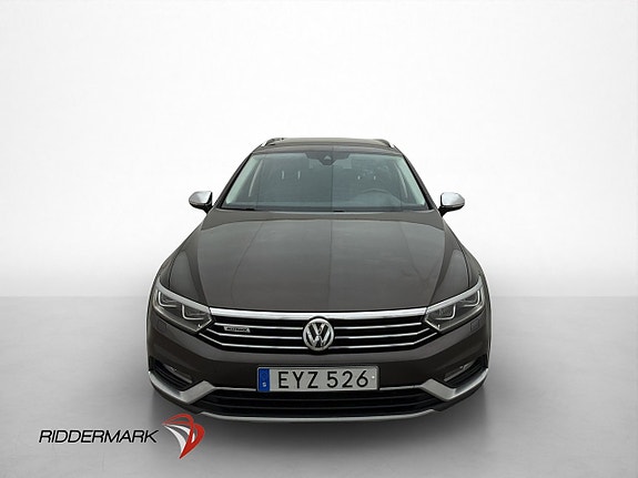 Volkswagen Passat Alltrack 2 of 5