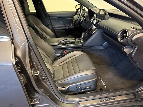 Lexus IS F 8 of 18