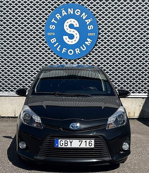Toyota Yaris 3 of 17
