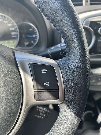 Toyota Yaris 12 of 17
