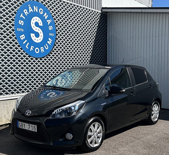 Toyota Yaris 2 of 17