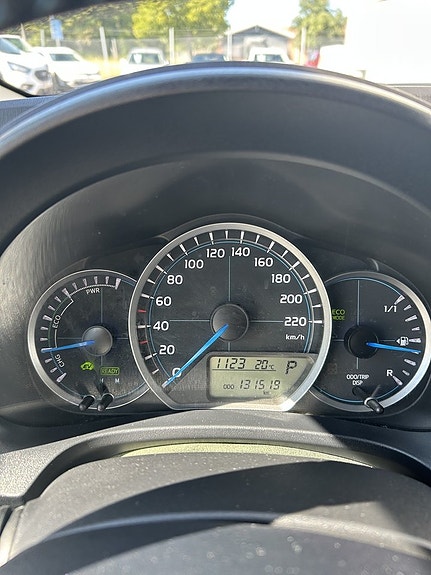 Toyota Yaris 10 of 17